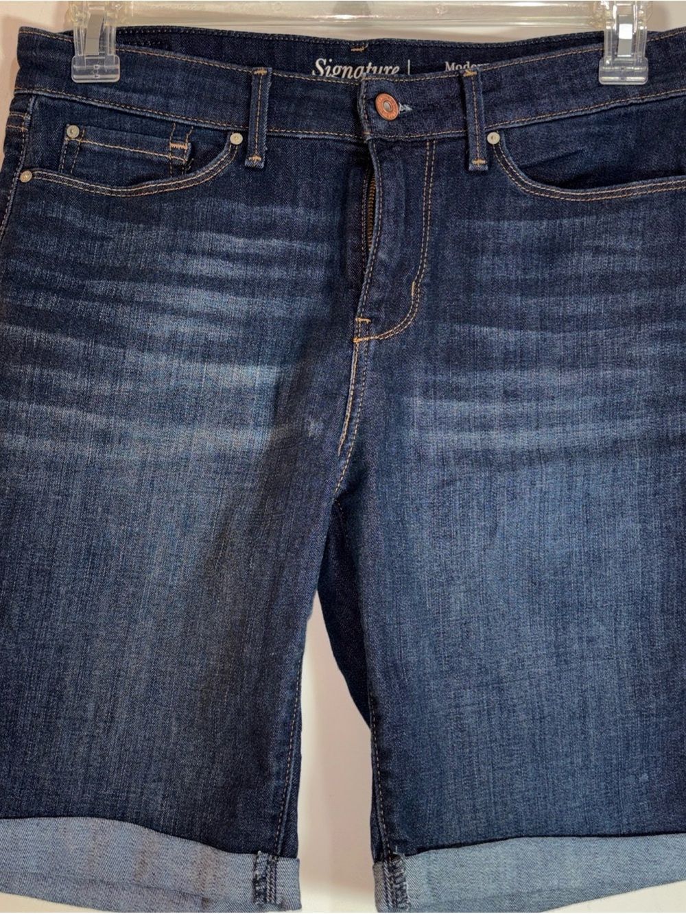 Signature Levi’s Strauss Womens Dark Blue Denim Shorts. 909